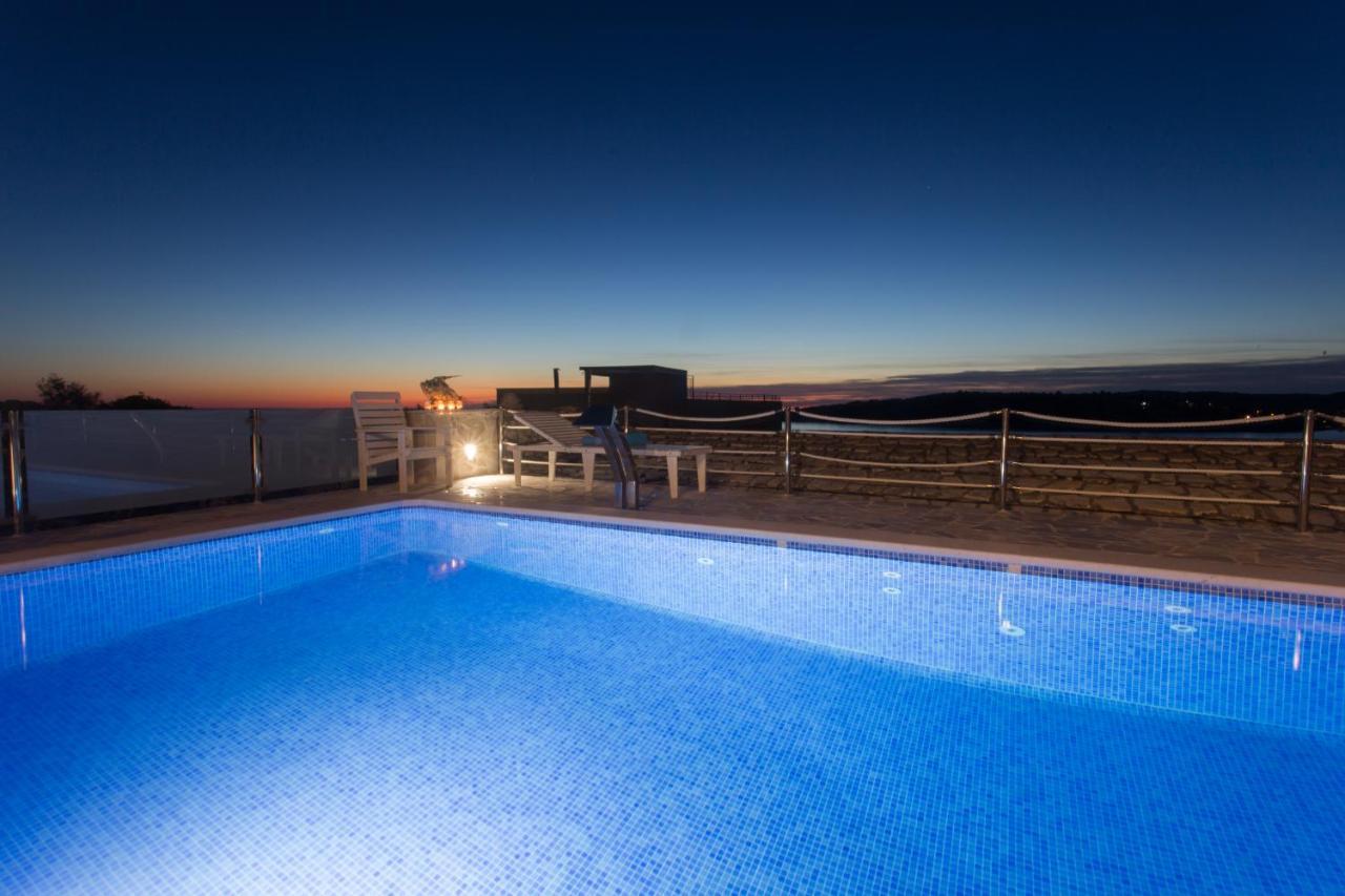 Villa, Stone House With Swimming Pool & Sauna, Beach, Sevid Exterior photo